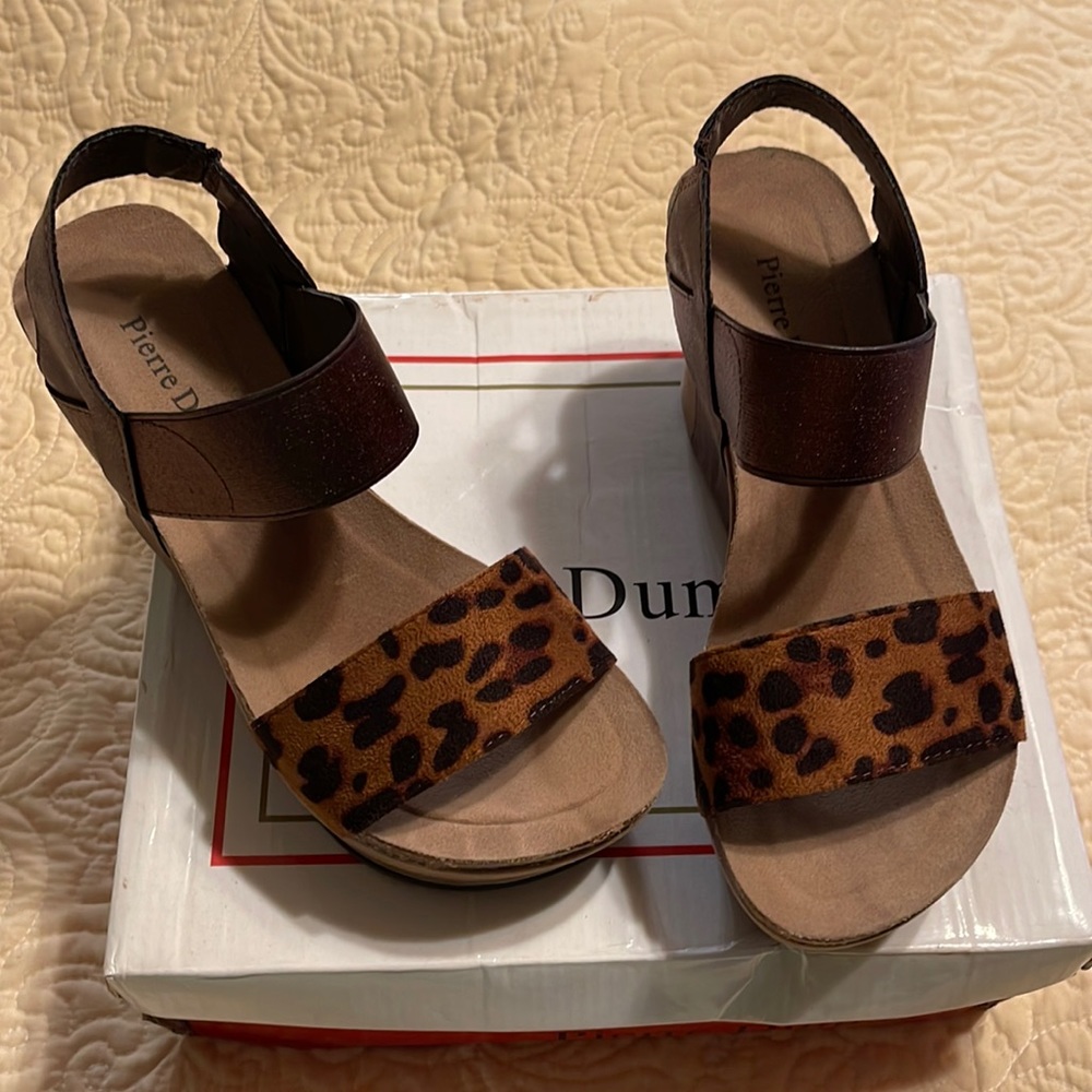 Women’s wedges.